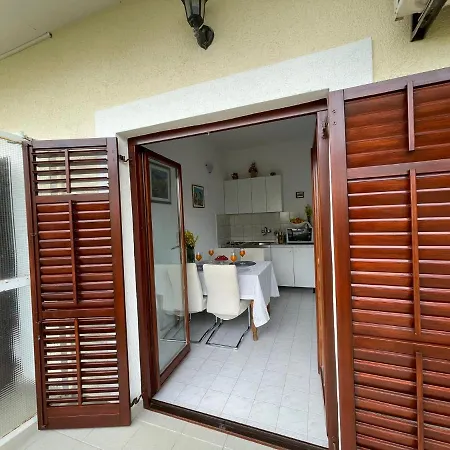 Apartman Miki, Okrug Gornji,