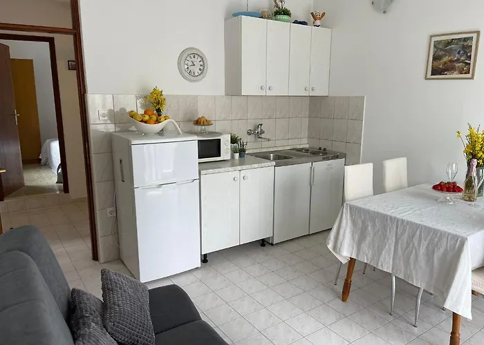 Miki, Okrug Gornji, Apartment *