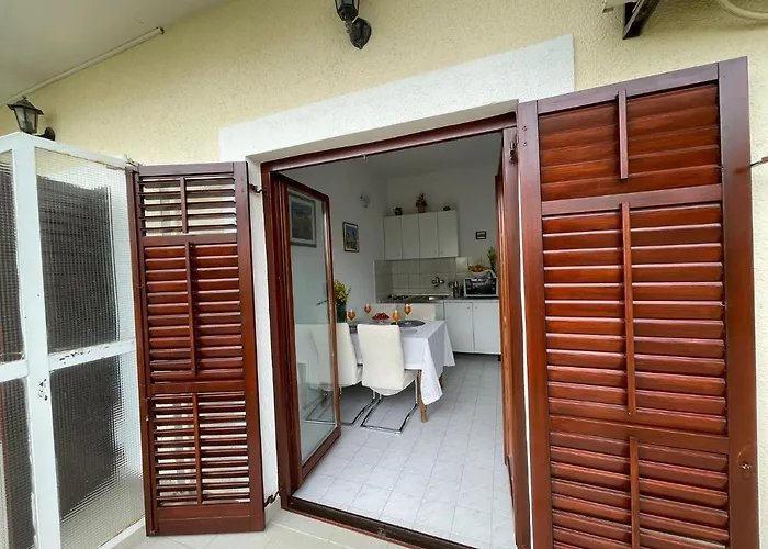 Apartment Miki, Okrug Gornji,