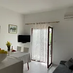 Miki, Okrug Gornji, Lägenhet