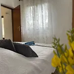 Miki, Okrug Gornji, Lägenhet