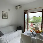 Miki, Okrug Gornji, Lägenhet *