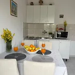 Miki, Okrug Gornji, Trogir