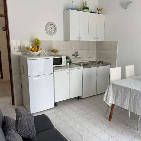 Miki, Okrug Gornji, Διαμέρισμα *