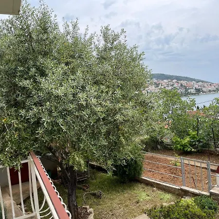 Miki, Okrug Gornji, * Trogir