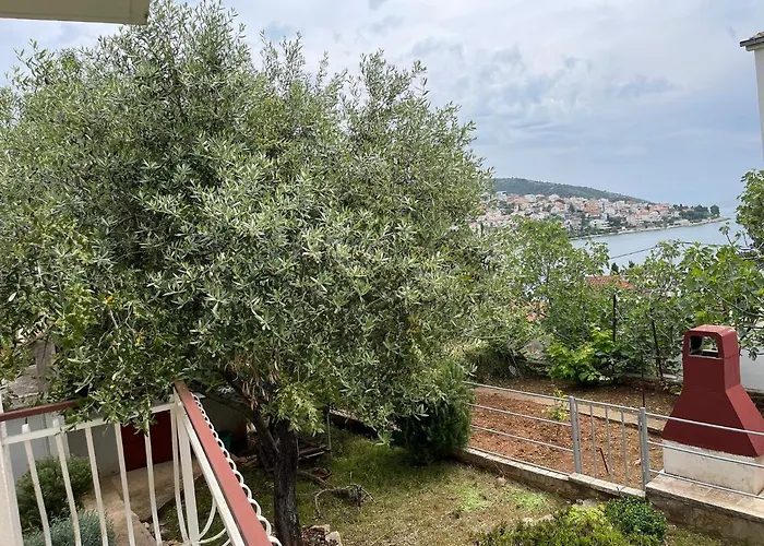 Miki, Okrug Gornji, * Trogir